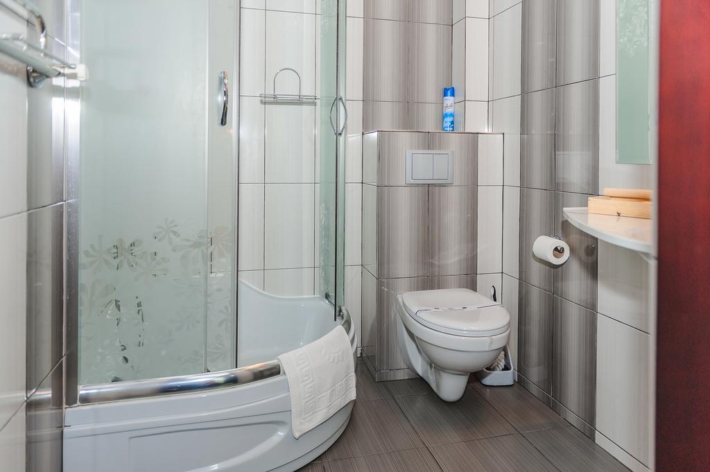 Terminal-A Hotel Ryasne-Ruske Bagian luar foto