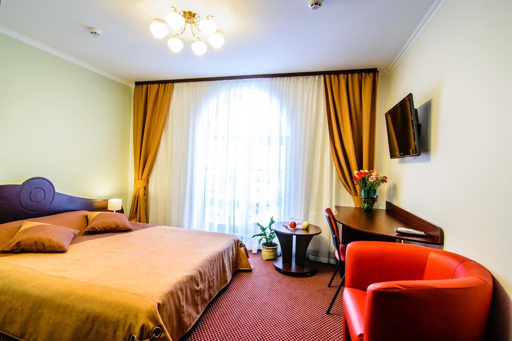 Terminal-A Hotel Ryasne-Ruske Ruang foto
