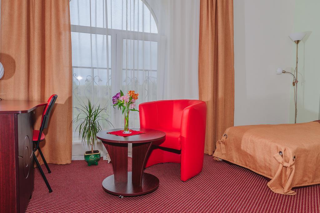 Terminal-A Hotel Ryasne-Ruske Ruang foto