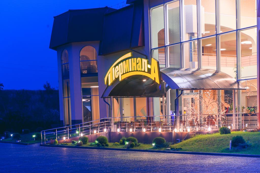 Terminal-A Hotel Ryasne-Ruske Bagian luar foto
