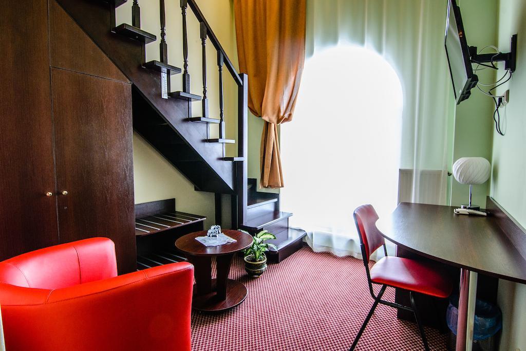 Terminal-A Hotel Ryasne-Ruske Ruang foto